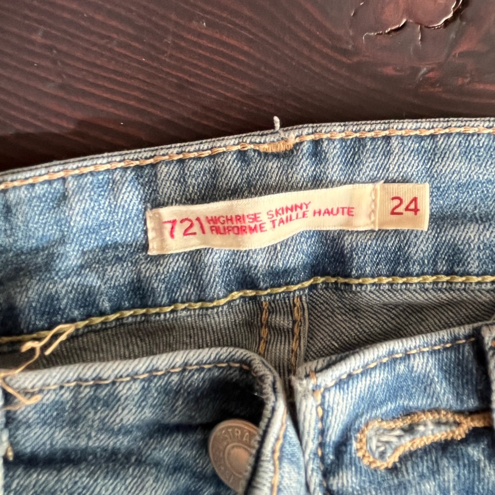 Levi’s High Rise Skinny - Picture 3 of 3